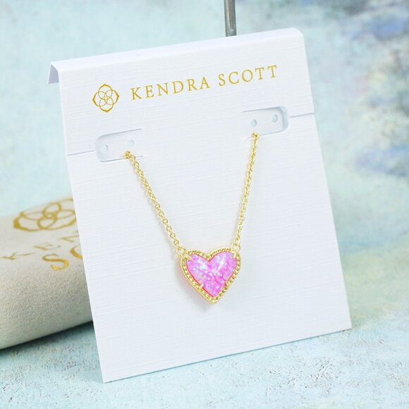 Kendra Scott Ari Heart Bubblegum Pink Kyocera Opal pendant necklace Gold Plated - Picture 3 of 5
